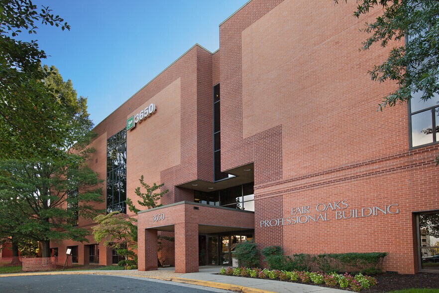 The Fair Oaks Professional Building at 3650 Joseph Siewick Drive in Fairfax